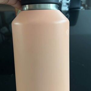 New yeti insulated water jug 64oz